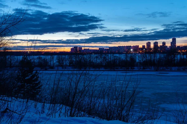 View of the frozen Moscow river  and stogino sunset on sunset — Stock Photo, Image