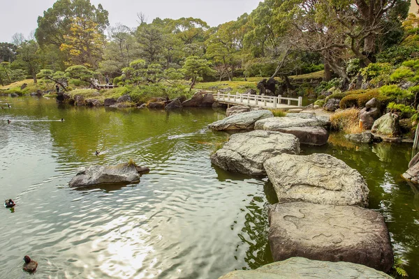Steinpfad Teichnähe Wasser Japanischer Garten Kiyosumi Teien — Stockfoto