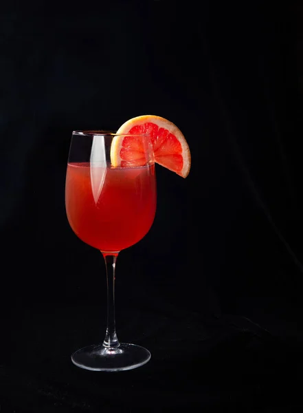 Cocktail Alcolico Con Vodka Succo Pompelmo Sfondo Nero — Foto Stock