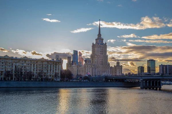 Moskva Nehri Nin Setinde Stalin Vysotka Hotel Ukrayna Şimdiki Radisson — Stok fotoğraf