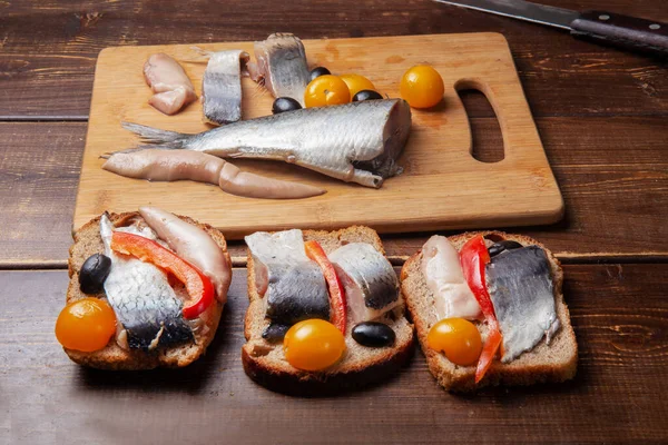 Sandwiches Black Bread Salted Herring Tomatoes Brown Table — Stock Photo, Image