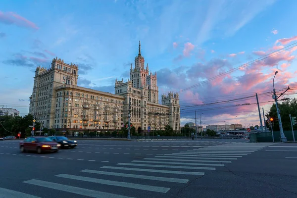 Stalin Vysotka Obytná Budova Při Západu Slunce Úžasné Léto Moskvě — Stock fotografie