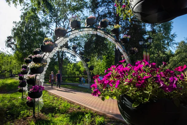 Decoración Flores Krasnogorsk Región Moscú Personas Irreconocibles Sin Nitidez — Foto de Stock