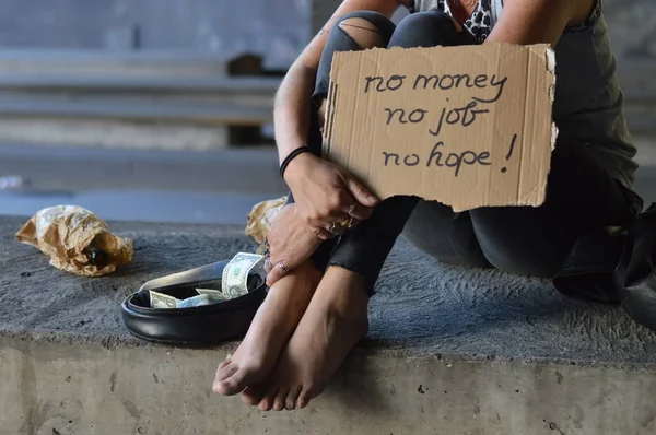 Homeless Mature Punk Woman Sitting Bridge Begging Holding Sign Money — Stock Photo, Image