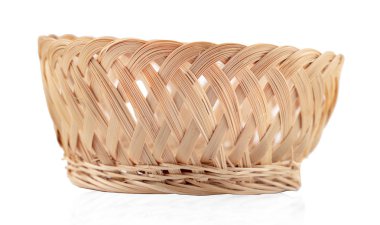  Beyaz arkaplandan izole edilmiş bir sepet