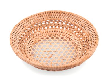  Beyaz arkaplandan izole edilmiş bir sepet