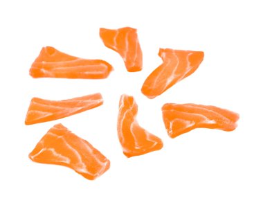 Beyaz arka planda somon balığı