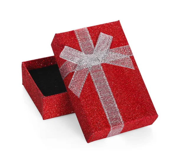 Caja de regalo roja un aislado sobre fondo blanco — Foto de Stock