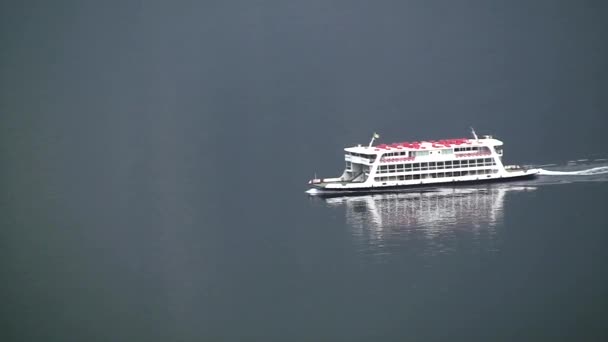 Ferryboat no lago — Vídeo de Stock