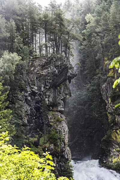 Alpin şelale — Stok fotoğraf