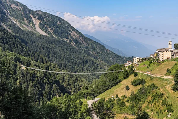 Bro på himlen, Val Tartano, Italien — Stockfoto