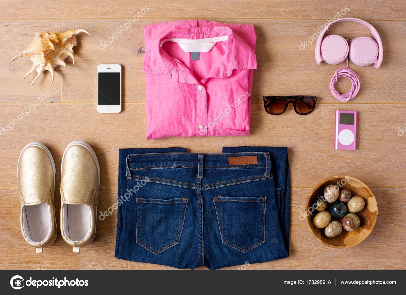 pink shirt outfit