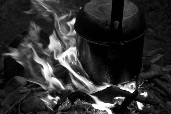 Black White Close Seup Photo Aluminum Pot Campfire Overnight Camping — стоковое фото