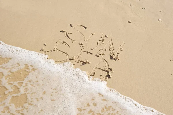 Sun Sea Wave Sun Sea Écrits Toutes Majuscules Dans Sable — Photo