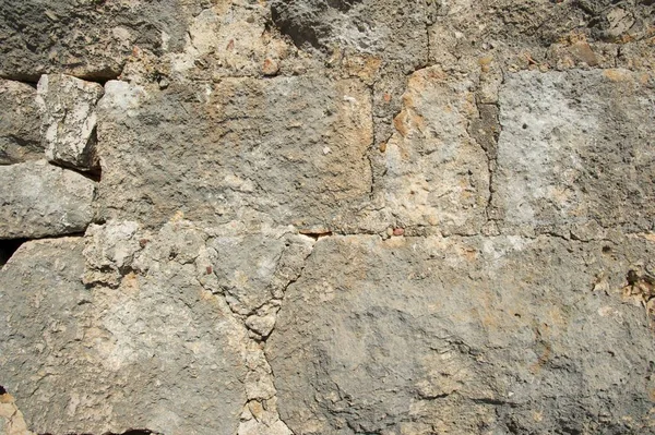 Ceneviz Kalesi duvar parçası. Eski stonewall. Dokulu arka plan. Taş ve beton. 