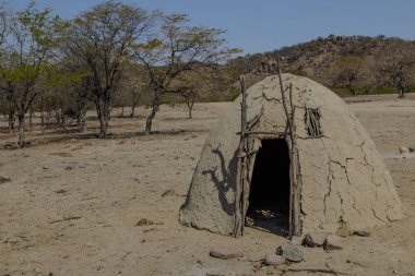 Namibya Norhern bölgesinin Kunene Nehri'nin Himba evinde