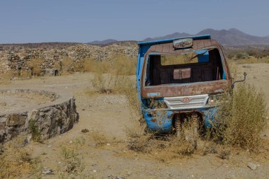 Namibya kuzey kesiminde Kunene Nehri'nin sol köyde araba kazasında