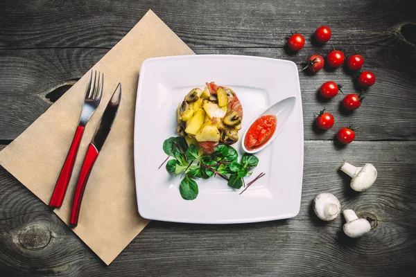 peynir ve domates ile lezzetli sandviç