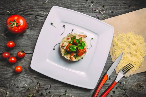 peynir ve domates ile lezzetli sandviç