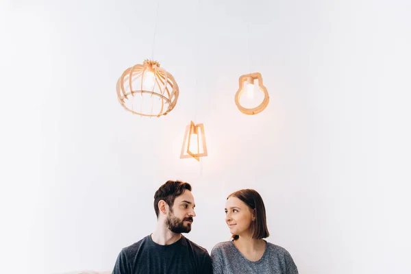 Amantes Olham Nos Olhos Outro História Amor Fundo Branco Três — Fotografia de Stock