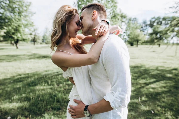 Young Stylish Couple Love Hugging Each Other Spend Time Together — Stock Photo, Image