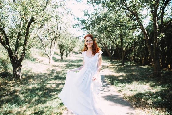 Portrait Beautiful Bride Wedding Dress Red Haired Bride Laughs — Stock Photo, Image