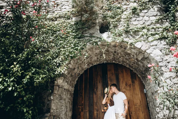 Spouses Walking Streets Italy Honeymoon Love Story — Stock Photo, Image