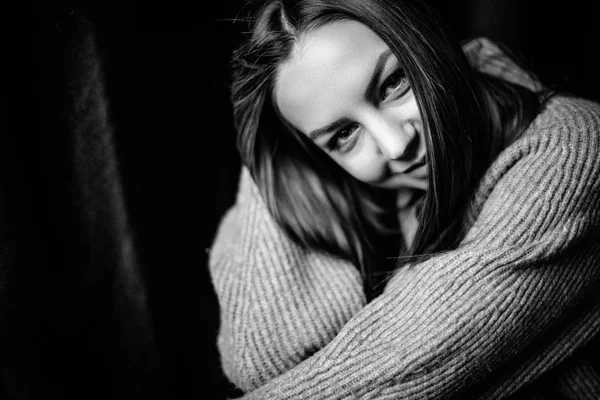 Emotionele Atmosferische Zwart Wit Portret Van Een Mooi Meisje Met — Stockfoto