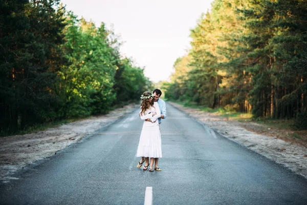 Loving Happy Couple Hugging Road Forest Sunset — Stock Photo, Image