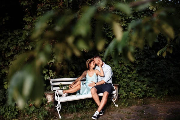 Coppia amore felice felicità sposi uomo donna rapporto familiare — Foto Stock