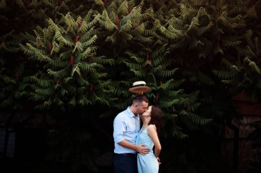 Çiftler mutlu eşleri severler. Kadın erkek aile ilişkileri.