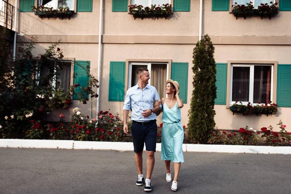 Casal amor felicidade feliz cônjuges homem mulher relação familiar — Fotografia de Stock