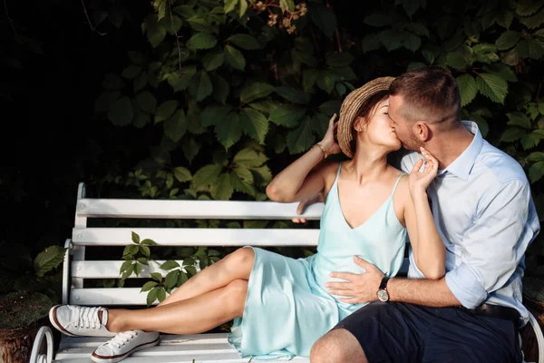 Coppia amore felice felicità sposi uomo donna rapporto familiare — Foto Stock