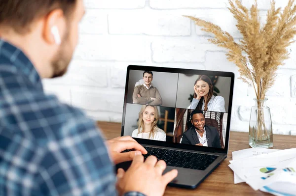 Video conference business colleague comminacation online freelancer distant work laptop man woman — Stock Photo, Image