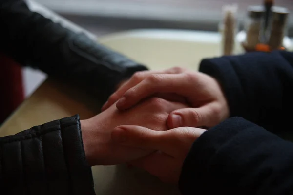 Close up of holding hands — Stock Photo, Image