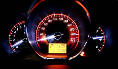Benim arabada kilometre sayacı hız