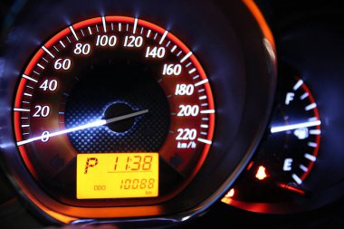 Benim arabada kilometre sayacı hız