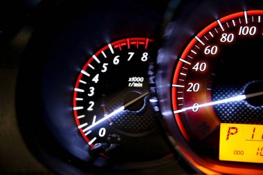 Benim arabada kilometre sayacı hız