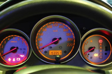 Benim arabada kilometre sayacı hız