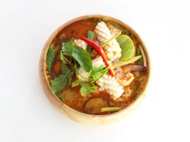  Tom yam Kong çorba wihte arka zemin üzerinde. Tayland gıda.