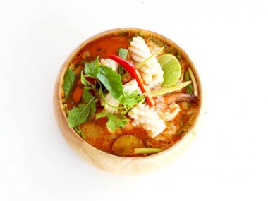  Tom yam Kong çorba wihte arka zemin üzerinde. Tayland gıda.