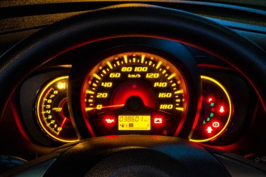 Benim arabada kilometre sayacı hız