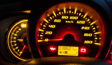 Benim arabada kilometre sayacı hız