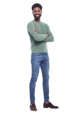 Beyaz arka plan önünde mutlu siyah adam