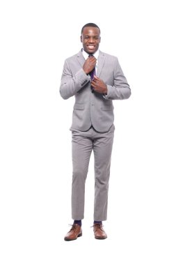 Beyaz arka plan önünde mutlu siyah adam