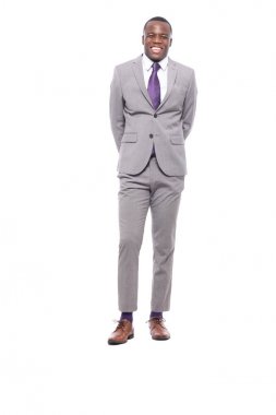 Beyaz arka plan önünde mutlu siyah adam