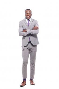 Beyaz arka plan önünde mutlu siyah adam