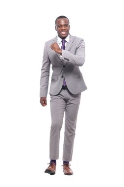 Beyaz arka plan önünde mutlu siyah adam