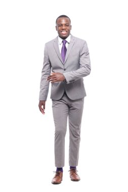 Beyaz arka plan önünde mutlu siyah adam