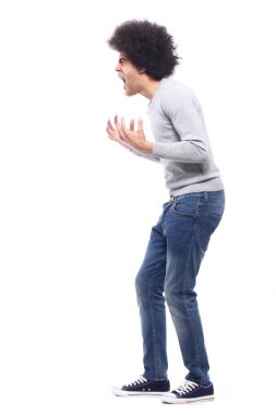 Beyaz arka plan önünde mutlu afro adam